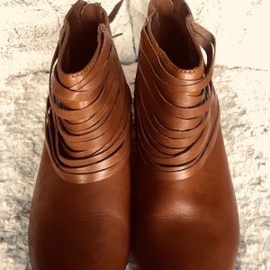 Clark’s Celeste leather booties size 9